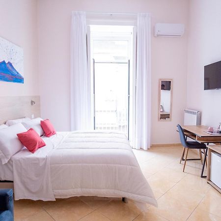 Leone Suites Toledo เนเปิลส์ ภายนอก รูปภาพ