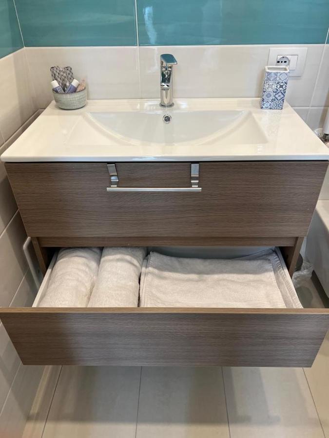 Leone Suites Toledo เนเปิลส์ ภายนอก รูปภาพ