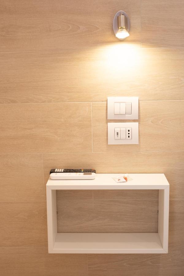 Leone Suites Toledo เนเปิลส์ ภายนอก รูปภาพ